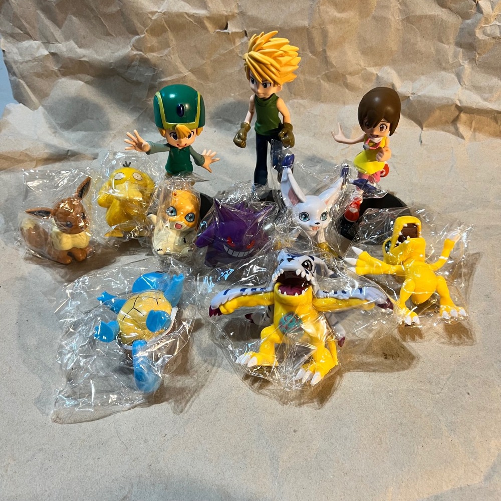 Mixed Lot‎ Digimon Pokemon Figures Matt Kari TK Agumon Gengar Squirtle Eevee